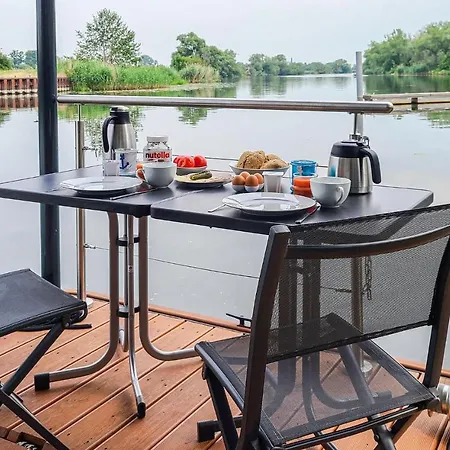 Stunning Ship-boat In Havelsee With Wifi And 2 Bedrooms Úszó hotel *