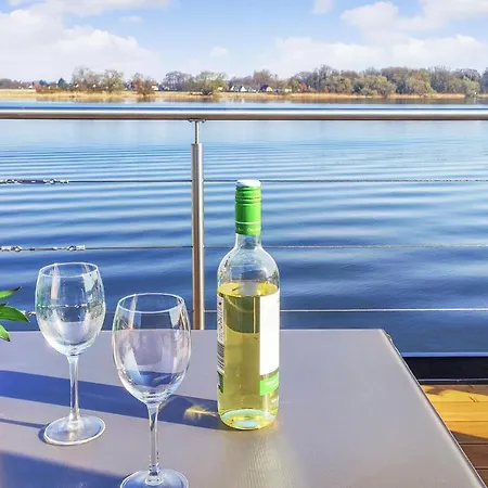 Stunning Ship-boat In Havelsee With Wifi And 2 Bedrooms Úszó hotel