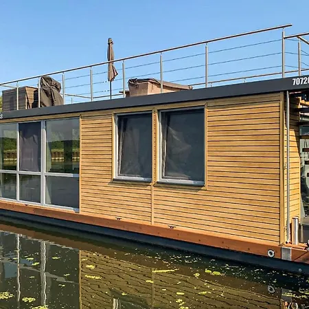 Stunning Ship-boat In Havelsee With Wifi And 2 Bedrooms Úszó hotel *