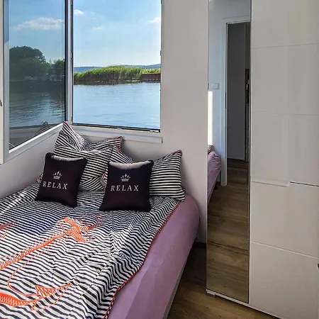 Stunning Ship-boat In Havelsee With Wifi And 2 Bedrooms * Kützkow